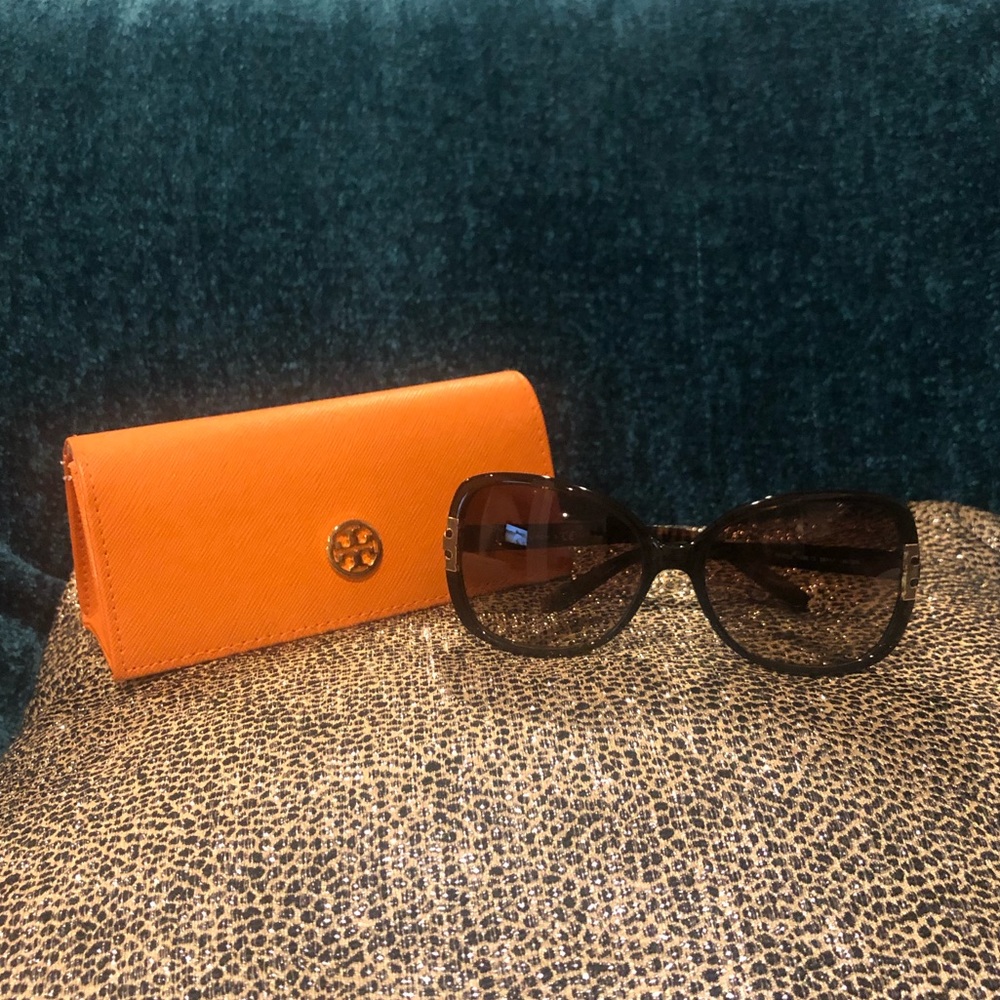 ⛔️SOLD⛔️. Tory Burch sunglasses